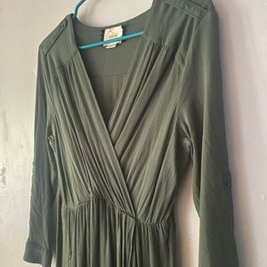 Brand Maeve. Small army green long sleeve dress with pockets!